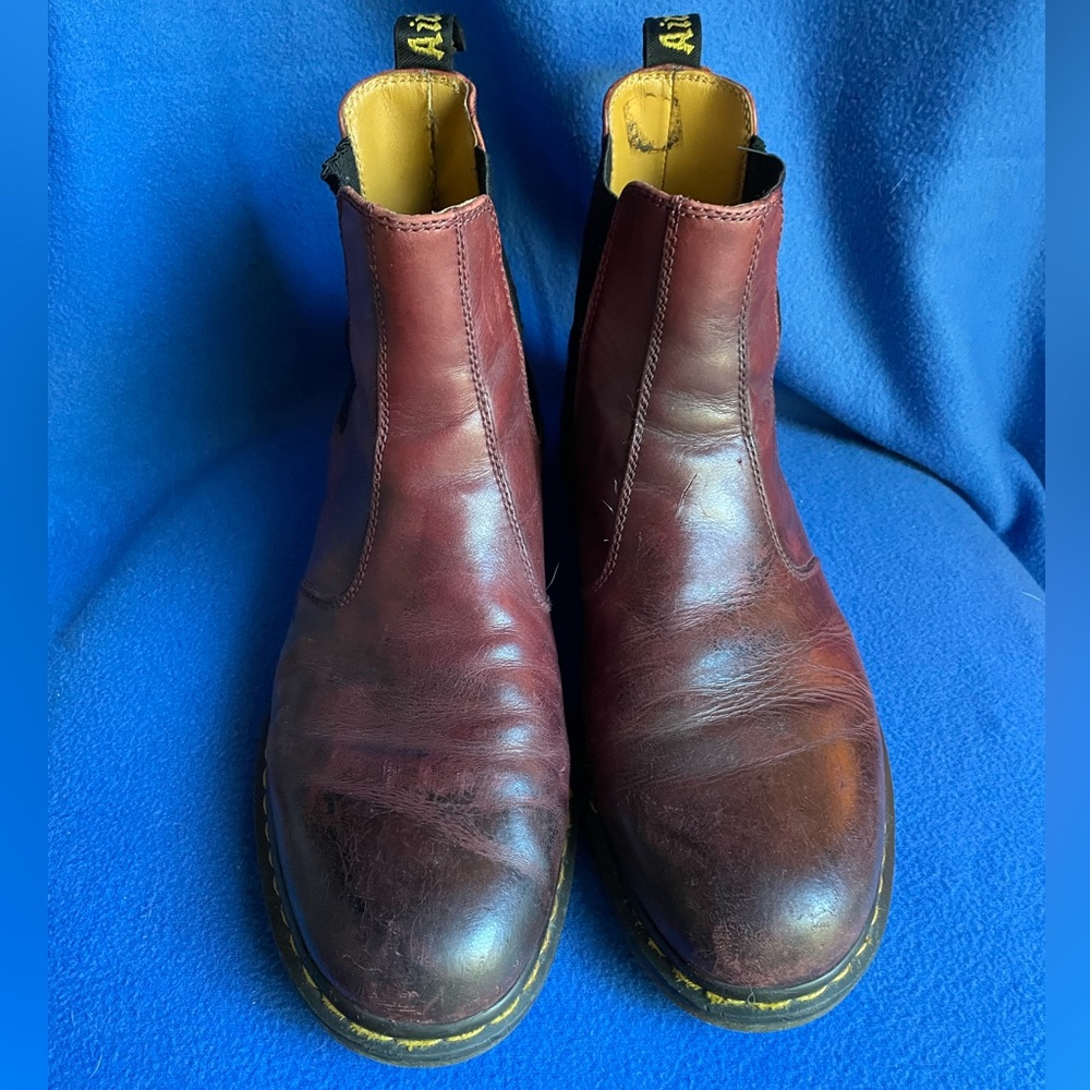 Dr Martens Classic Chelsea Boots. Air Cushion Soles. Black Elastic Side Panels.
